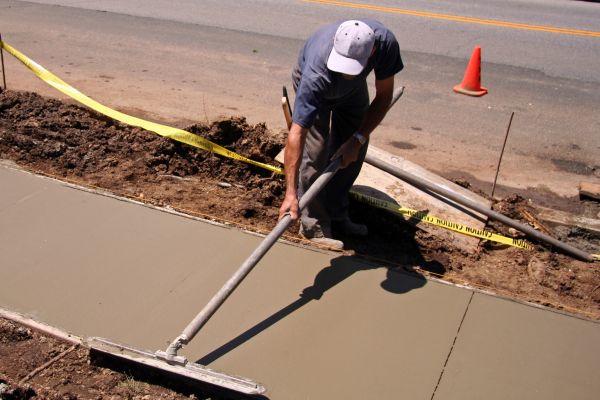 Sidewalk Cementing in Benton