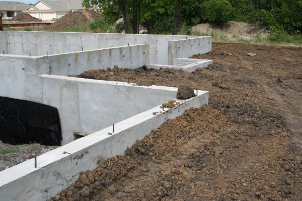 Foundation Wall Installation in Benton
